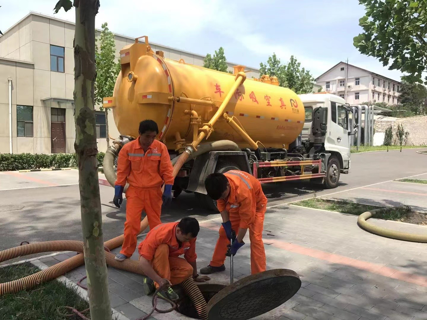 新邵化粪池清理与5-8吨吸粪车施工效率分析